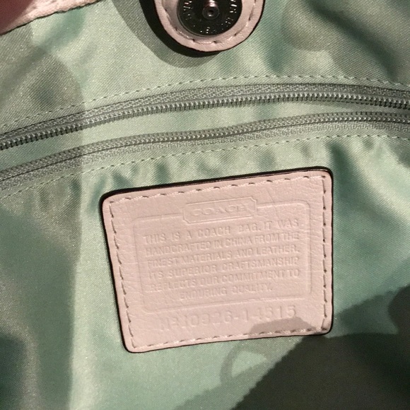 Cream coach shoulder bag - Picture 5 of 8